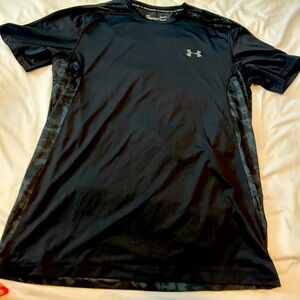 Black men’s under armor athletic shirt